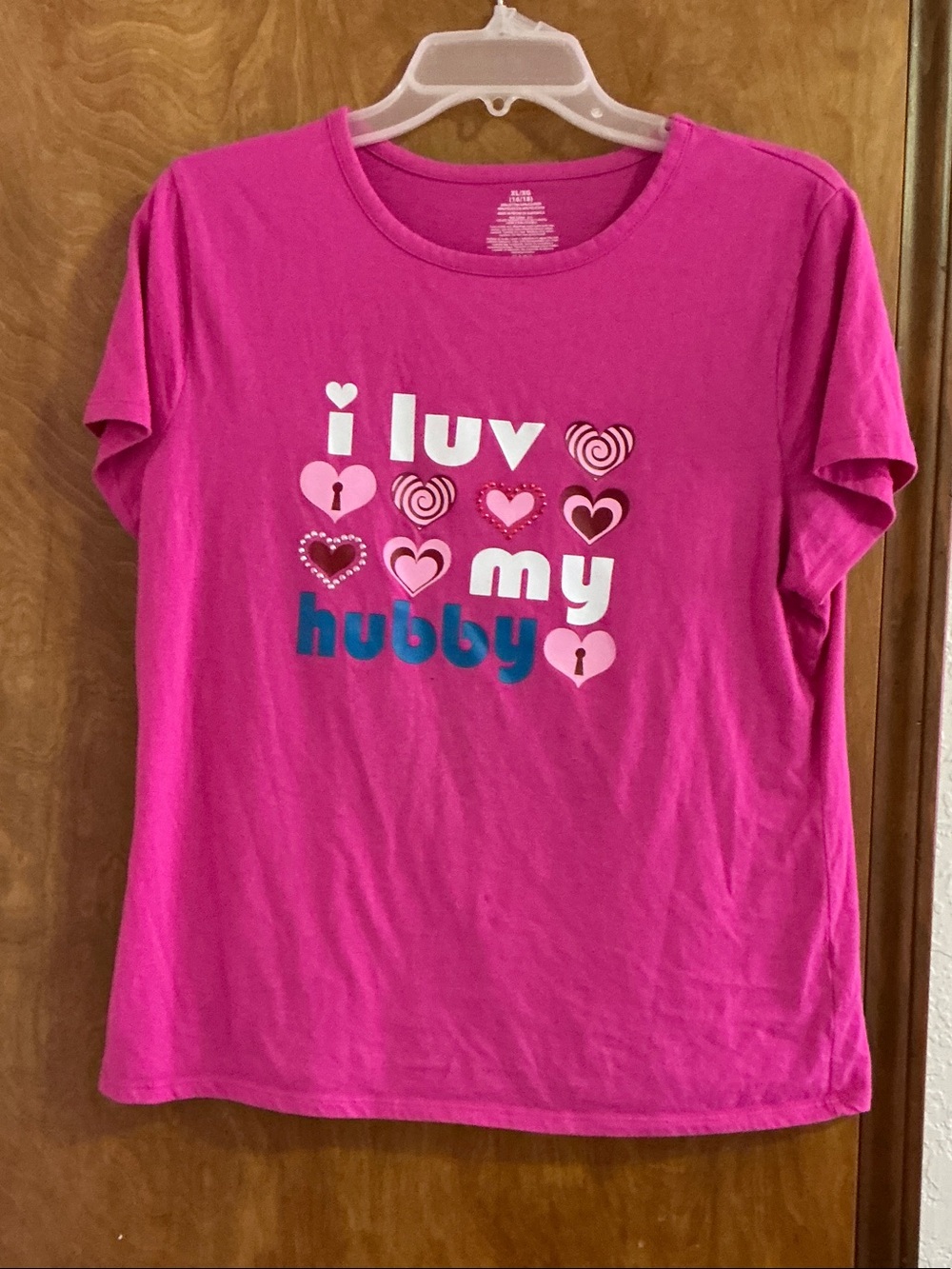 Women’s Pink "I Luv My Hubby" Graphic Tee